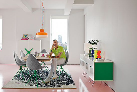 Дизайнер Карим Рашид разработал для BoConcept новую коллекцию мебели и аксессуаров для столовой.