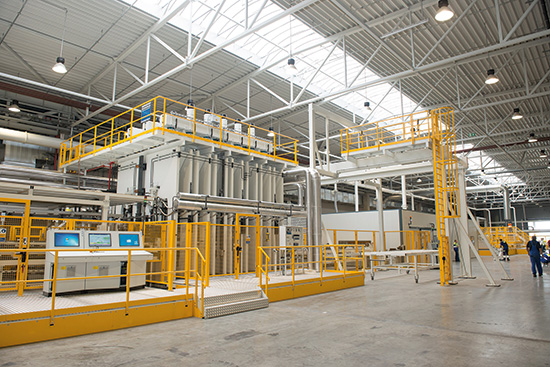 10 июля 2014 года на заводе компании ЭГГЕР в городе Гагарин Смоленской области состоялся пуск новой линии по производству ламинированной плиты.