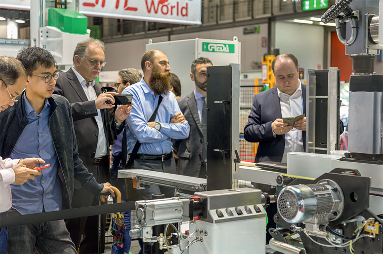С 8-го по 12 мая на территории выставочного комплекса FieraMilano-Rho свою продукцию представляли 425 компаний-поставщиков мебельной индустрии на выставке Xylexpo С 8-го по 12 мая на территории выставочного комплекса FieraMilano-Rho свою продукцию представляли 425 компаний-поставщиков мебельной индустрии на выставке Xylexpo
