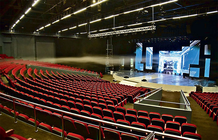 Фабрика «Еврозал» оснастила зрительскими креслами концертный комплекс на курорте «Роза Хутор».