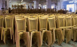 Владикавказская мебельная фабрика Рокос перегруппировала производственые мощности, запустив новый цех по выпуску стульев.