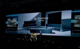 Компания LG представила на CES2019 первый в мире скручивающийся телевизор.