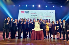 На выставке MIFF в Малайзии отметили 20-летие Международного альянса мебельных изданий. 