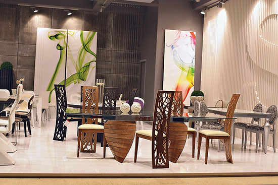 На ноябрьской выставке «Мебель 2012» оптово-розничная компания «Элбург», в дополнение к действующим торговым форматам «Элбург — город столов и стульев» и «Детская комната Чилек», представила два новых проекта – «Линия стиля» и Hoffmann