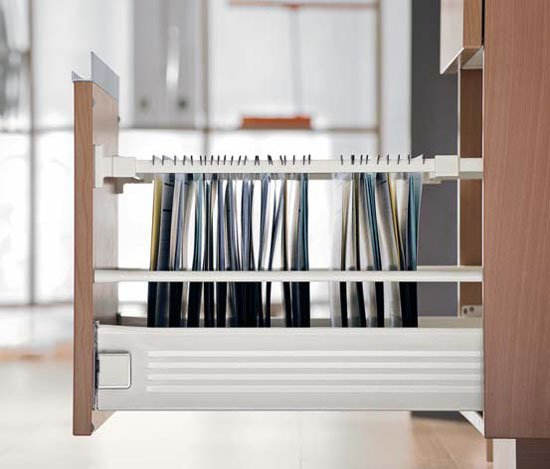 Австрийская компания Blum первой предложила мировому мебельному рынку одностенные ящики на роликовых направляющих — под торговой маркой METABOX