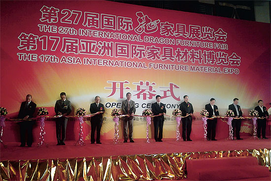 Dragon Furniture Fair — одна из четырёх крупнейших мебельных выставок китайской провинции Гуандун. Она проводится с 2001 года и традиционно пользуется популярностью у международных байеров