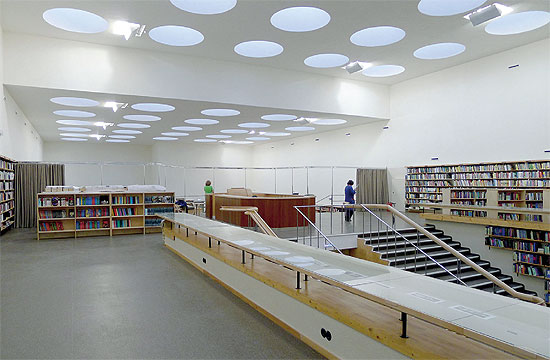 World Monuments Fund и мебельной компанией Knoll, в этом году присуждена группе специалистов, отвечавших за реставрацию библиотеки Алвара Аалто