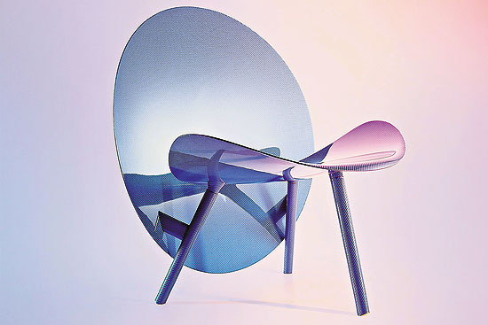 В начале года состоялась премьера серии прототипов первого в мире кресла из цветного карбона.