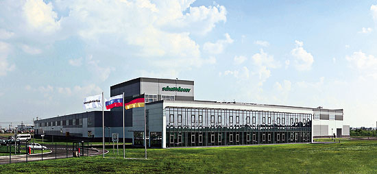 25 июня крупнейший в мире производитель декоративных бумаг официально открыл в Сибири завод по выпуску меламиновой плёнки.