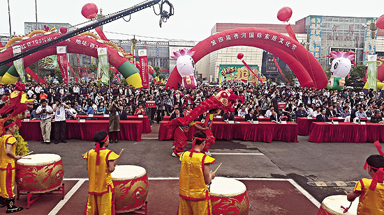 В конце апреля в китайском городе Сянхэ состоялся Международный фестиваль мебельной культуры